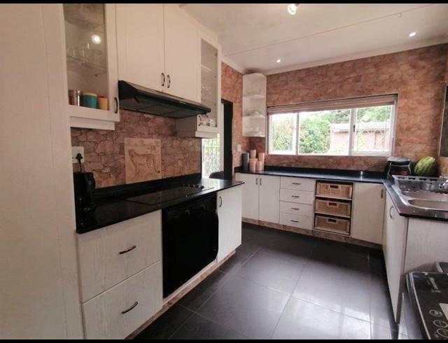 3 BEDROOM HOUSE SOLD IN MOSELEY PARK